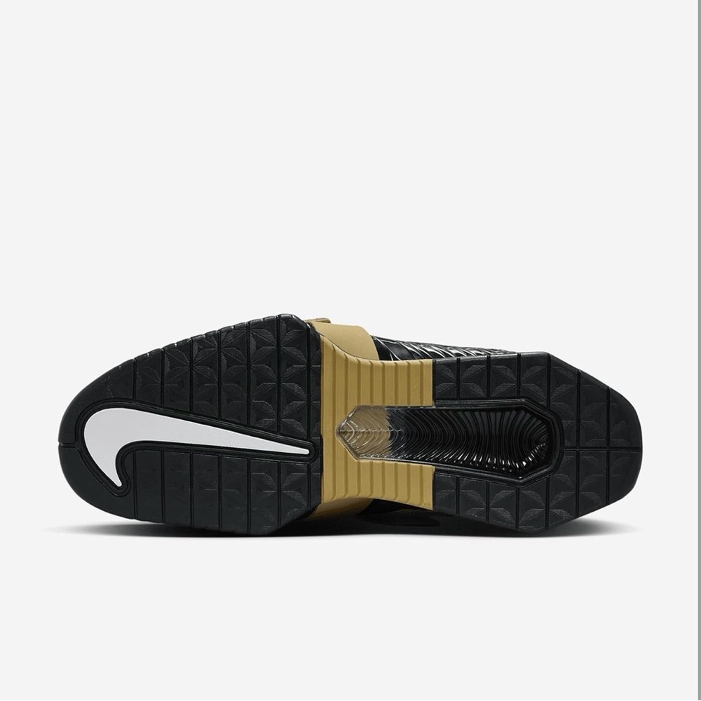 Nike Men's Black and Gold Sneakers